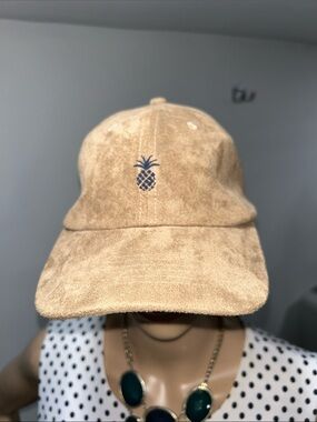 Qilo Suede Pineapple Embroidered Baseball Cap - Tan
